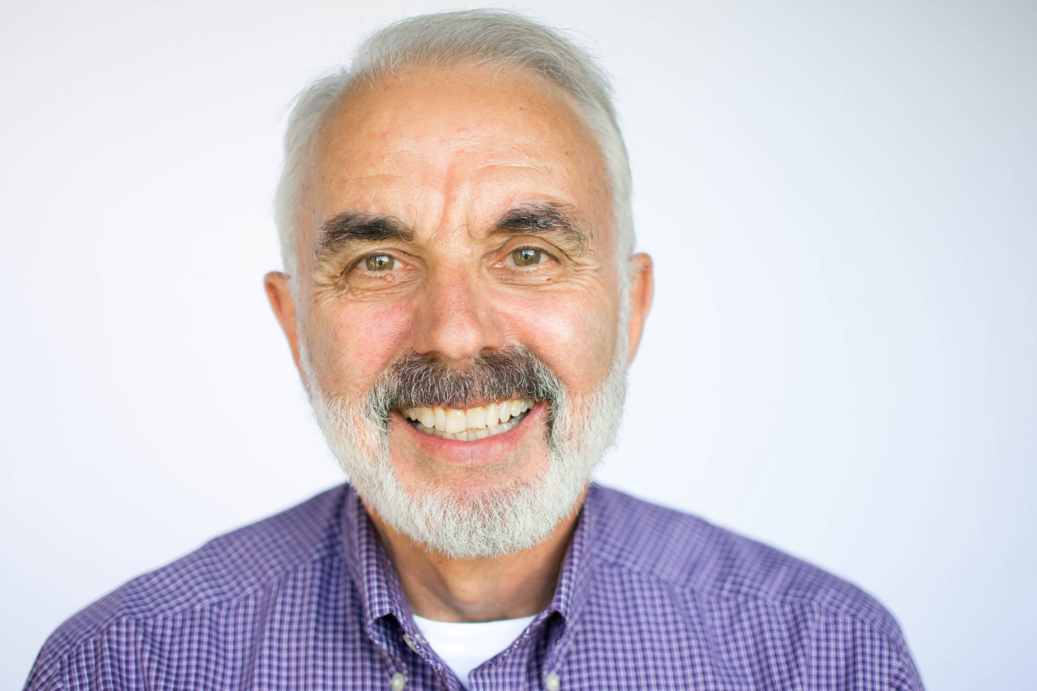 Portrait of author Steve Gordy